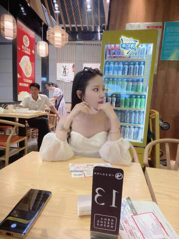 静安刚下海嫩妹